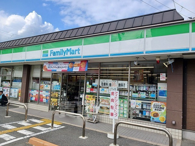 コンビニ　ファミリーマート　梅津段町（コンビニ）まで391m