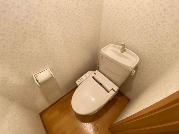 トイレ　温水洗浄便座付き