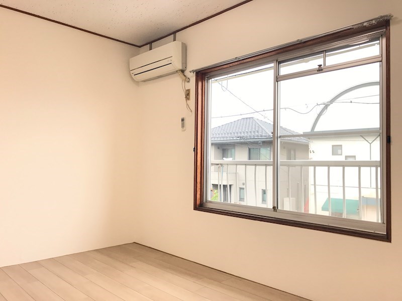 居室・リビング　エアコンのついた６帖の洋室です