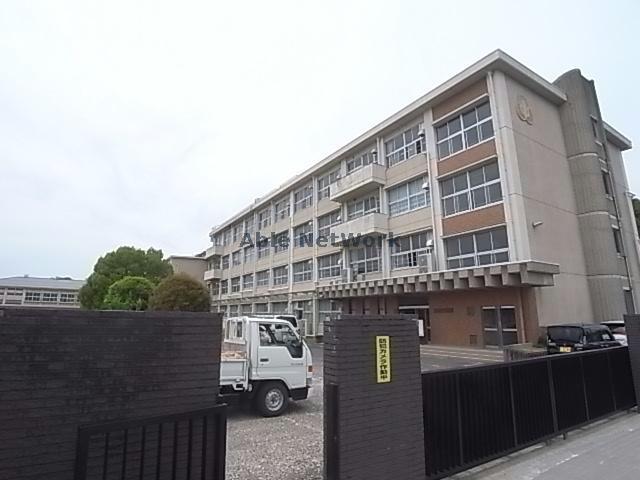 中学校　岐阜市立三輪中学校（中学校）まで2108m