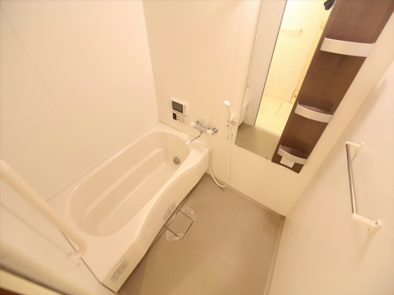 バス・シャワールーム　浴室暖房乾燥機　洋室テレビ付　追い焚き付お風呂