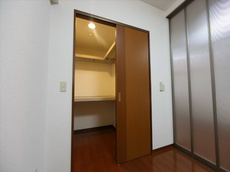 収納　ウォークインクローゼット（収納充実してます）