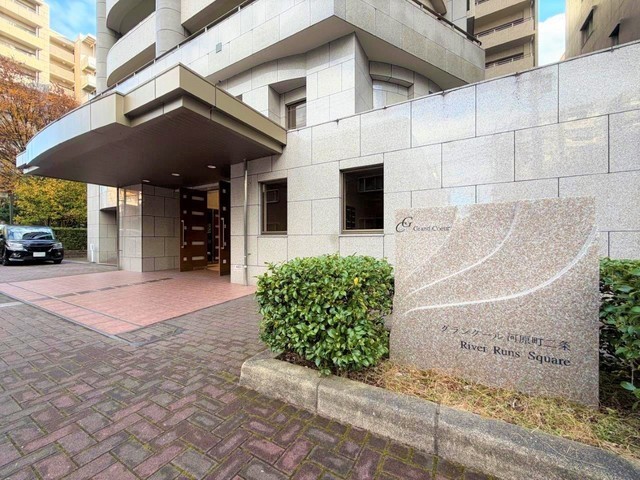 エントランス　エントランス・エンブレム