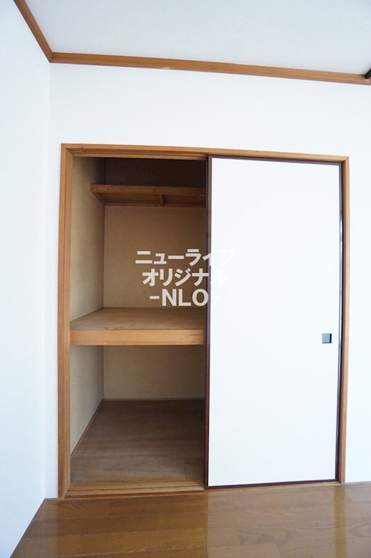収納　奥行きがありお布団なども収納できます☆