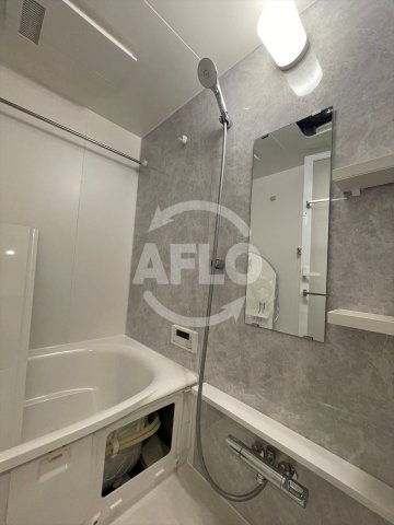 バス・シャワールーム　コンフォリア・リヴ博労町一丁目Q　浴室