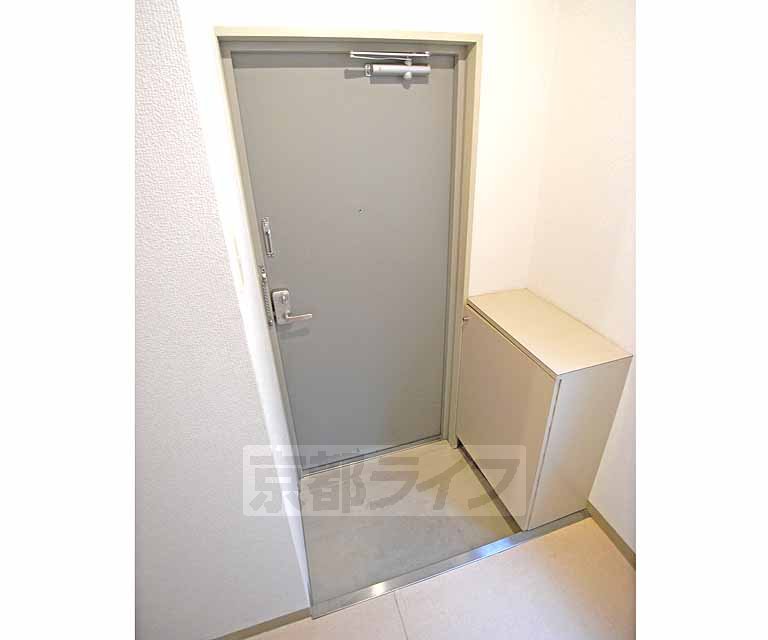 玄関　シックなデザインの玄関です。