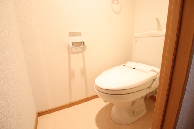 トイレ　※別室の参考写真の為、現況優先です。