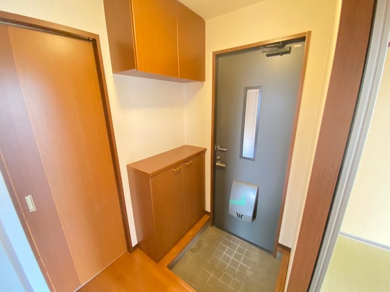 玄関　※別部屋の写真です