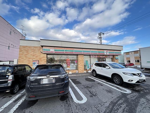コンビニ　セブンイレブン旭川旭神2条店（コンビニ）まで123m