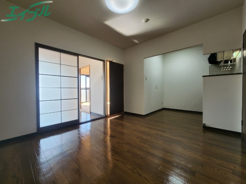 居室・リビング　同物件別室画像