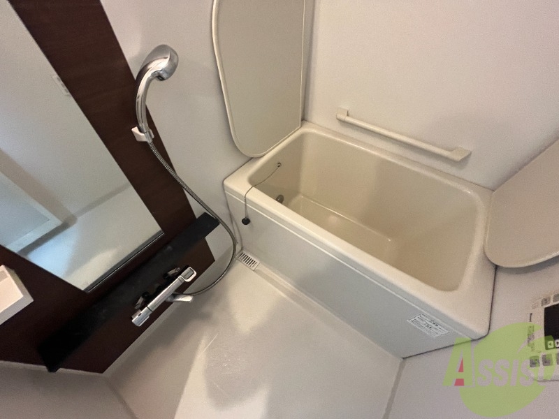 バス・シャワールーム　清潔感のある浴室ですね。機能性も使い勝手も良さそうです。