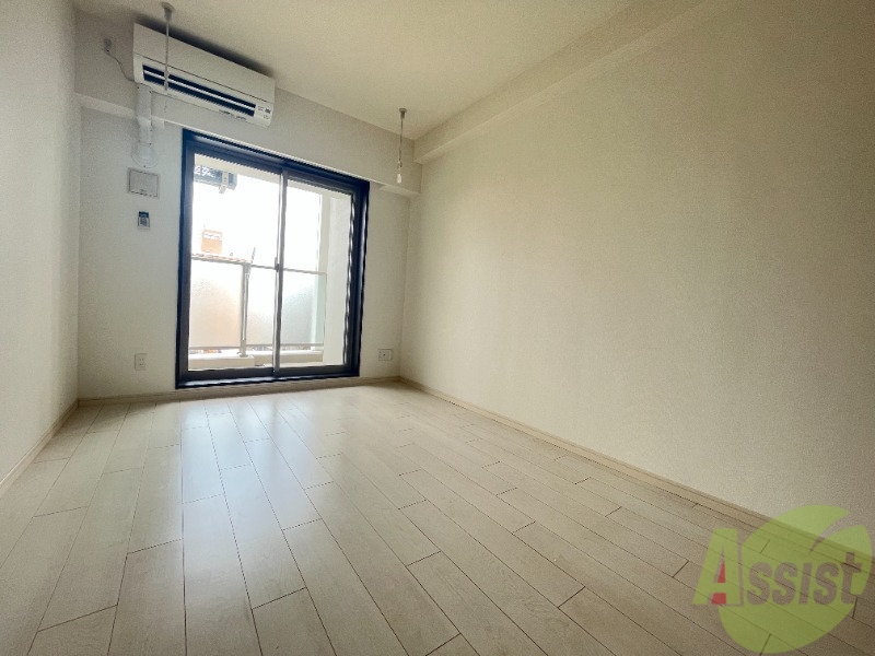 居室・リビング　洋室を撮影しました。白い壁でより広い印象です。