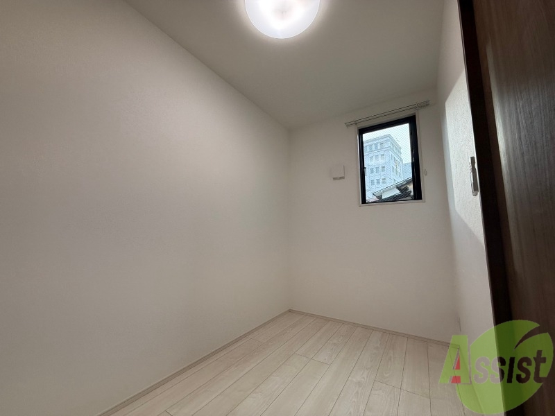 その他部屋・スペース　寝室は３．５帖の洋室です。広さはいかがでしょうか？