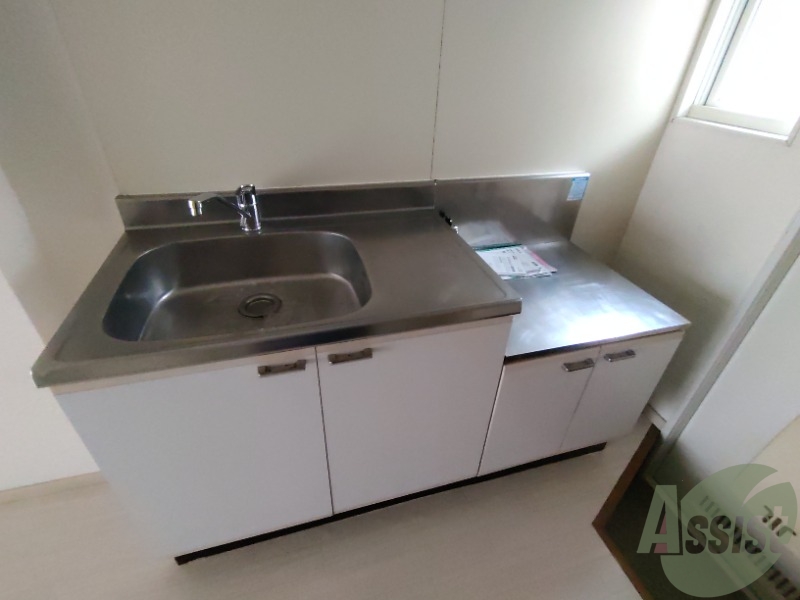 キッチン　キッチンは綺麗で調理スペースもしっかりございます。