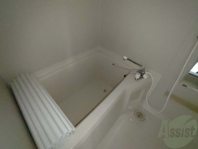 バス・シャワールーム　浴室は綺麗でゆったりとお過ごしいただけます。