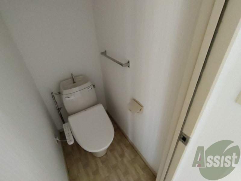 トイレ　トイレは綺麗でウォッシュレットも付いて快適にお使い頂けます。