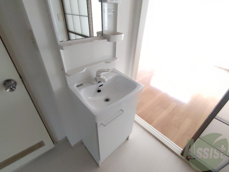 洗面設備　こちらの洗面台で洗顔、歯磨きも行えます。