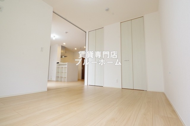 その他部屋・スペース　6.1帖の明るい洋室！