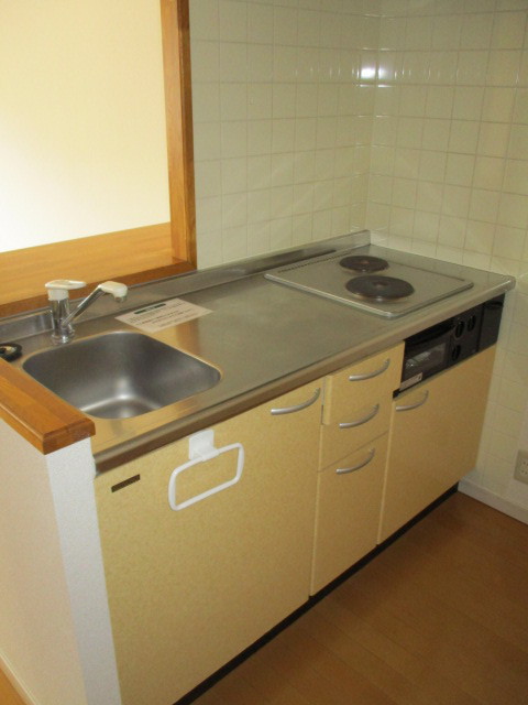 キッチン　写真は202号室（反転）のものになります。