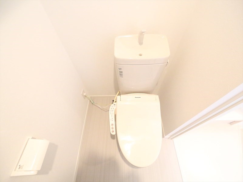 トイレ　温水洗浄暖房便座付トイレ　同仕様写真