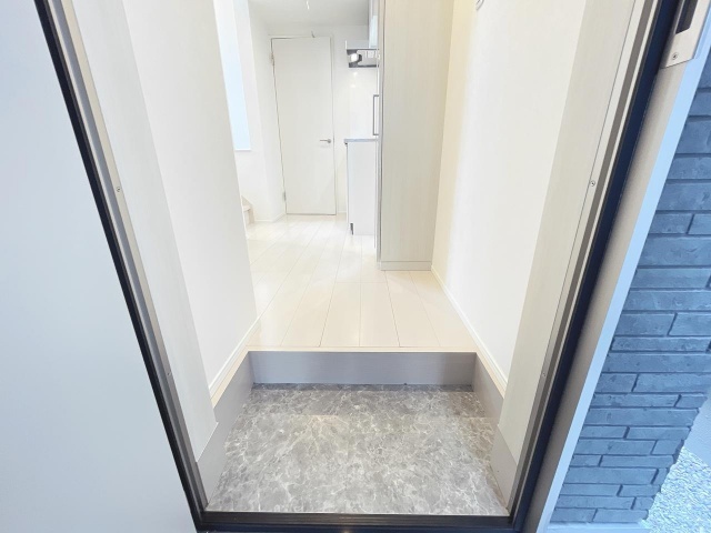 玄関　お問い合わせはミニミニ徳重店へ。