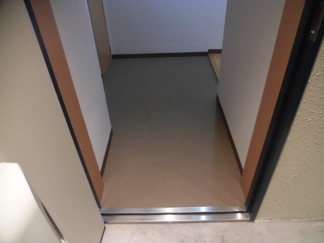 玄関　同型タイプ（反転）