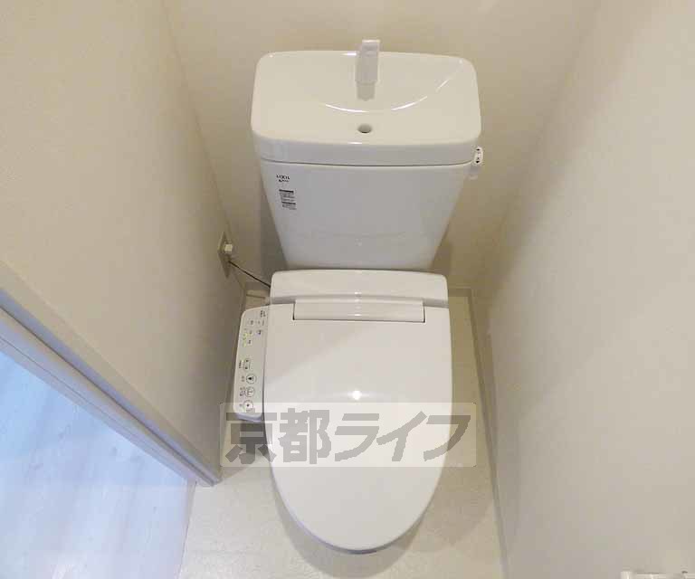 トイレ　ウォッシュレット機能付きのトイレです。