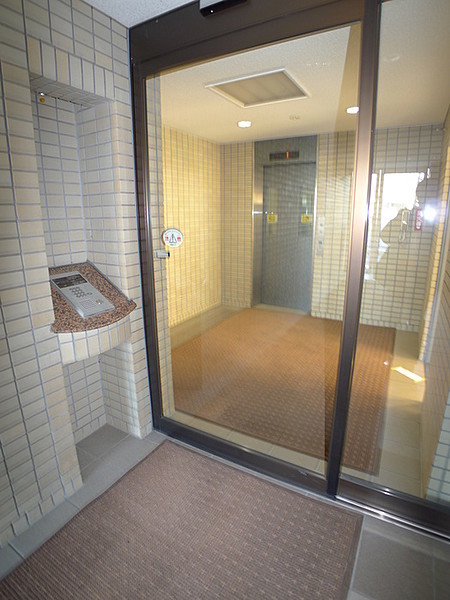 ロビー　オートロック