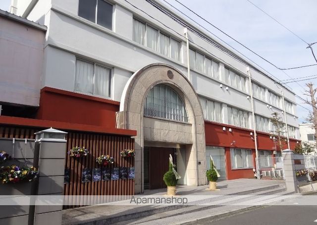 高校・高専　白鵬女子高等学校（高校・高専）まで481m