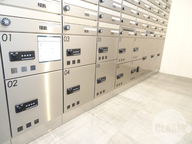 エントランス　留守中の荷物の受け取りは宅配ＢＯＸで♪