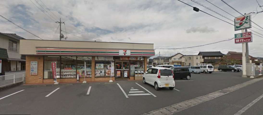 コンビニ　セブンイレブン（コンビニ）まで479m