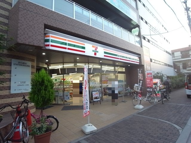 コンビニ　セブン－イレブン　ＪＲさくら夙川駅前店（コンビニ）まで215m