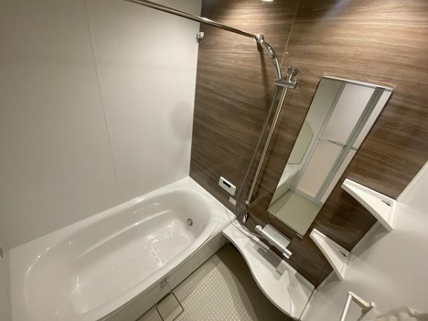 バス・シャワールーム　浴室乾燥機、追い焚き機能付きバス！