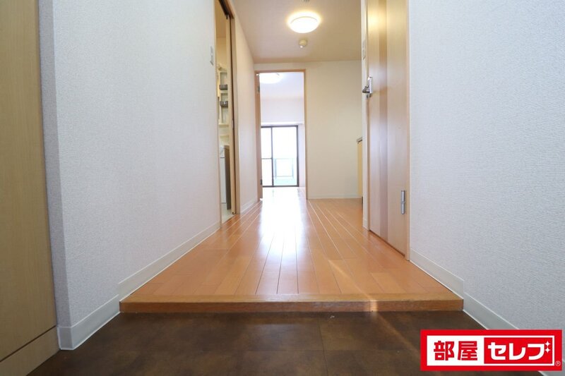 玄関　※写真は７０１