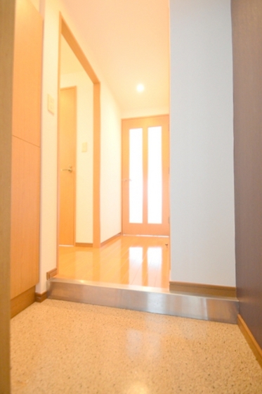 玄関　玄関には大容量のシューズボックスあり♪