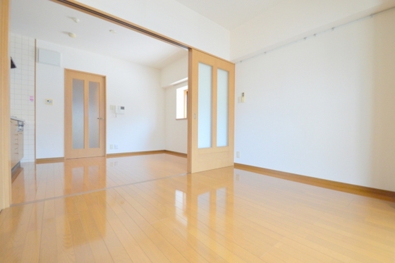 その他部屋・スペース　洋室６帖フローロング、収納もたっぷり♪