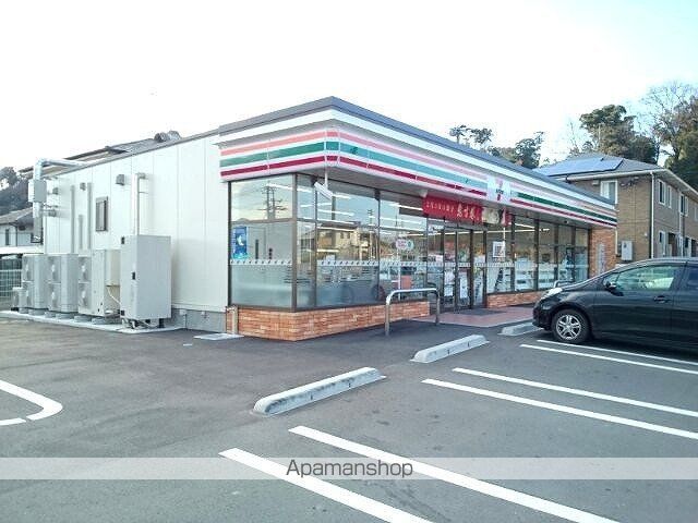 コンビニ　セブンイレブン　里３丁目店（コンビニ）まで850m