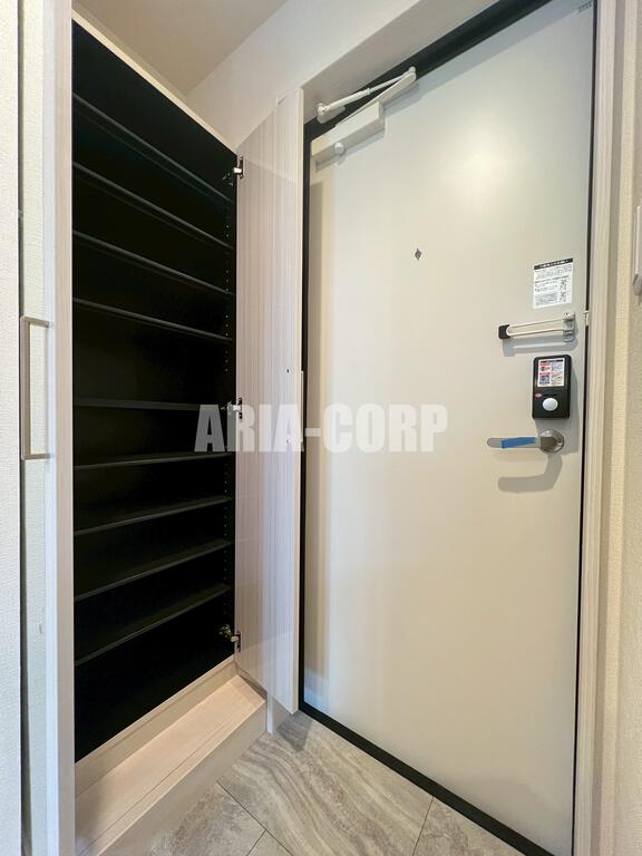 玄関　たくさん入る大型シューズBOXです♪