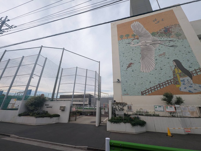 中学校　八幡中学校（中学校）まで500m