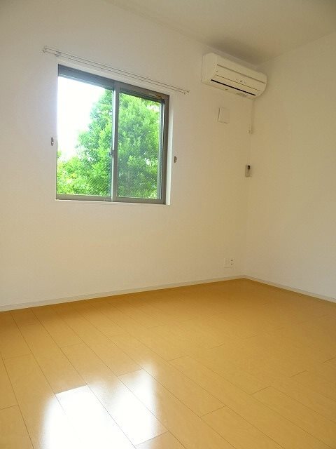 その他部屋・スペース　エアコン付きます。