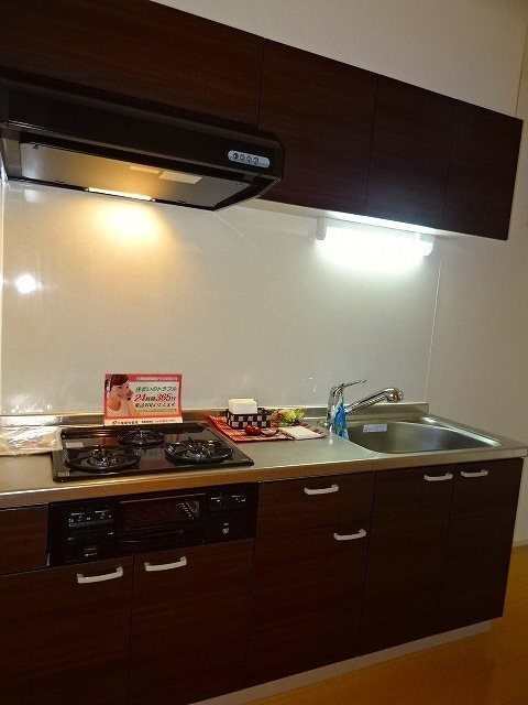 キッチン　ガスコンロ付きのキッチンです。