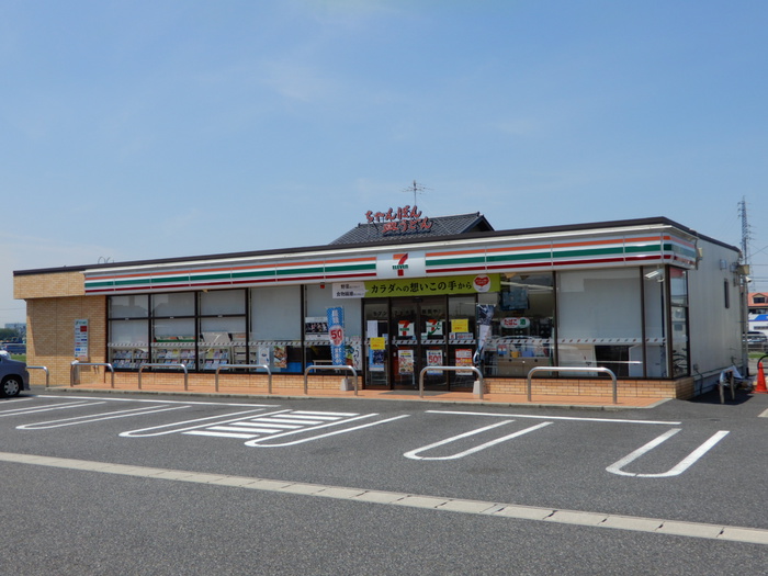 コンビニ　セブンイレブン（コンビニ）まで754m