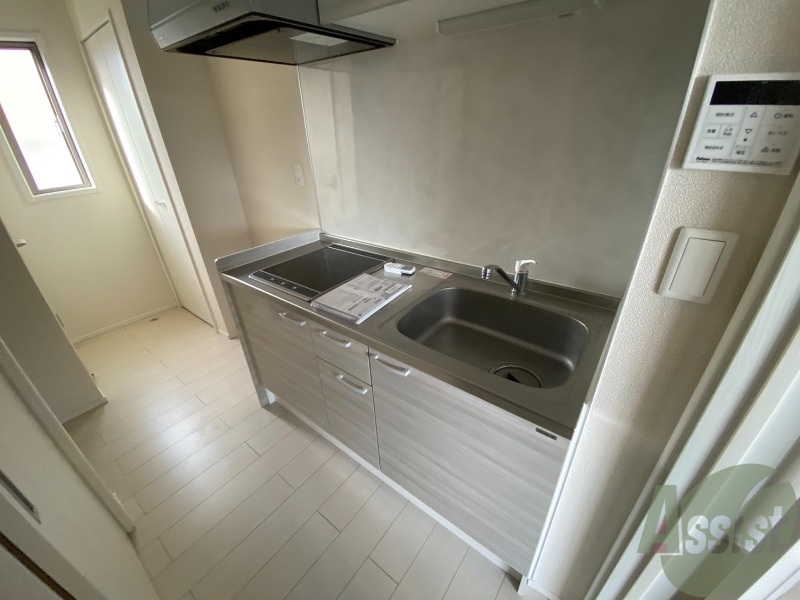 キッチン　キッチンは作業台もあり広めなので使いやすそうですね。