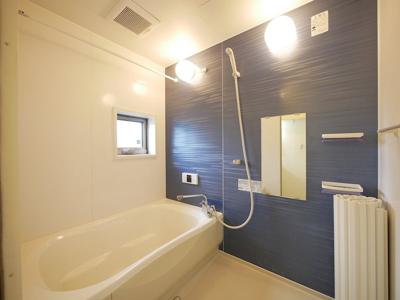 バス・シャワールーム　追焚き給湯、シャワー
