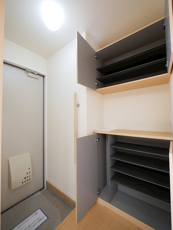 玄関　シューズボックス付き