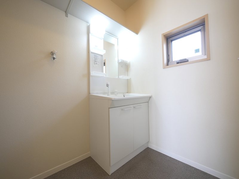 洗面設備　シャンプードレッサー、室内洗濯機置き場