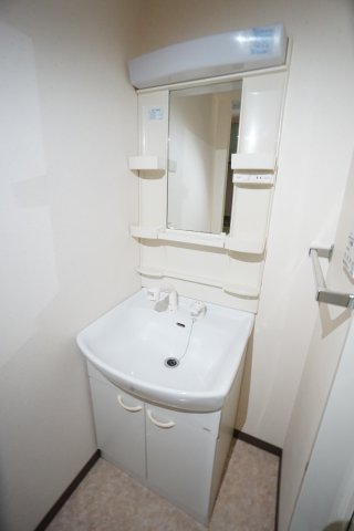 洗面設備　※同物件、同タイプ、間取り反転のお部屋です