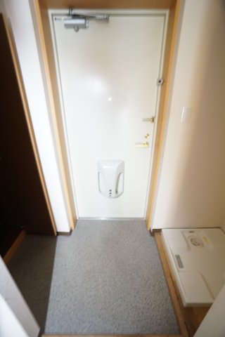 玄関　※同物件、同タイプ、間取り反転のお部屋です