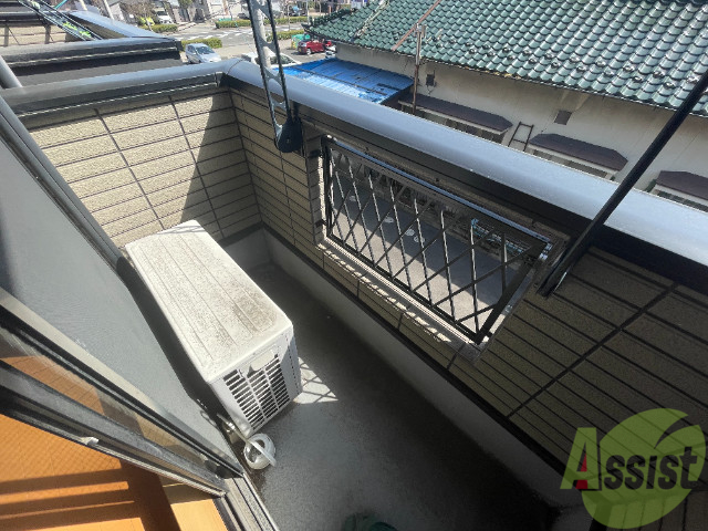 バルコニー　バルコニーは陽当たりが良くて洗濯物がすぐに乾きそう。