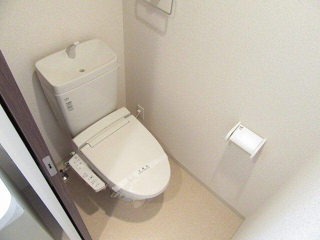 トイレ　ウォシュレット付き
